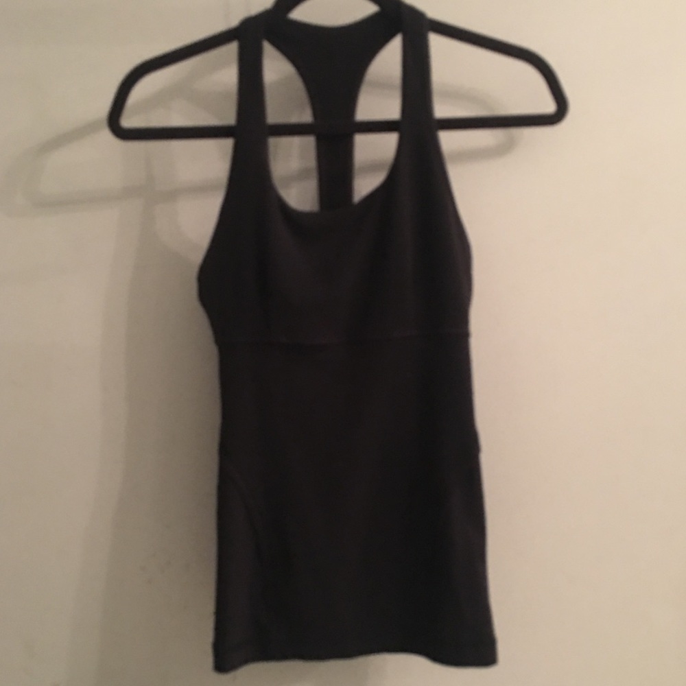 Classic Lululemon tank with a twist (6)